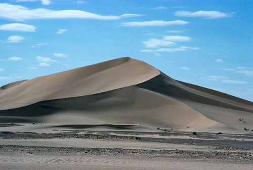 Another_sand_dune_wisps_of_clouds.jpg