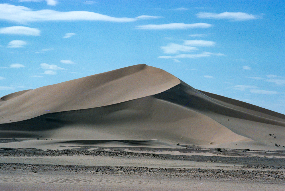 Another_sand_dune_wisps_of_clouds_L.jpg
