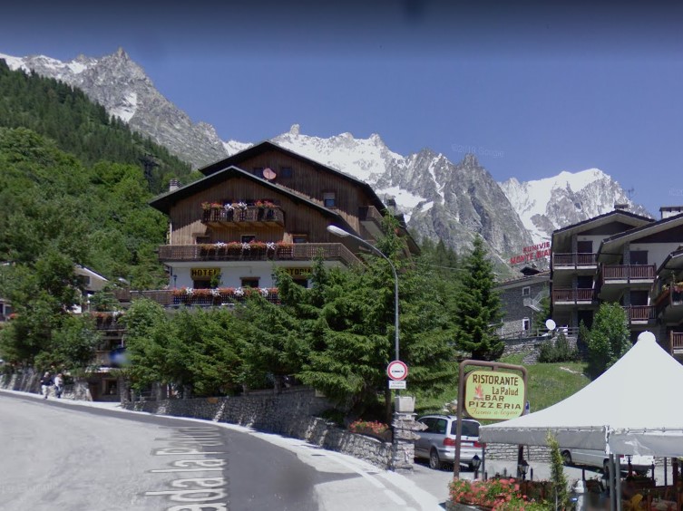 Google Streetview Hotel Astoria and Funivie Monte Bianco