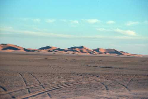 Linear sand dunes